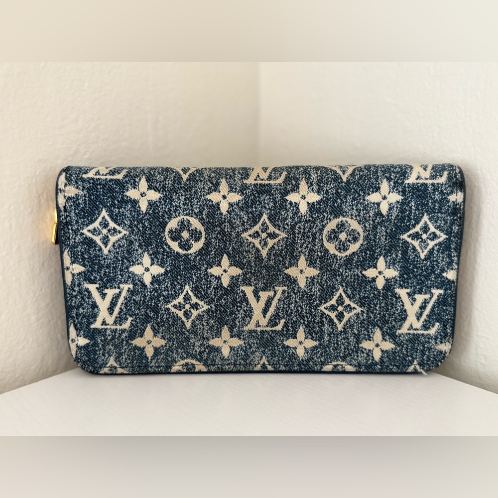 LOUIS VUITTON Zippy Denim Wallet - Picture 3 of 8